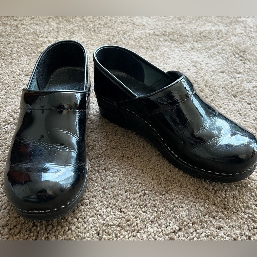 Dansko Black Patent Leather Slip On Clog Sz 39 Workwear Slip Resistant Nurse